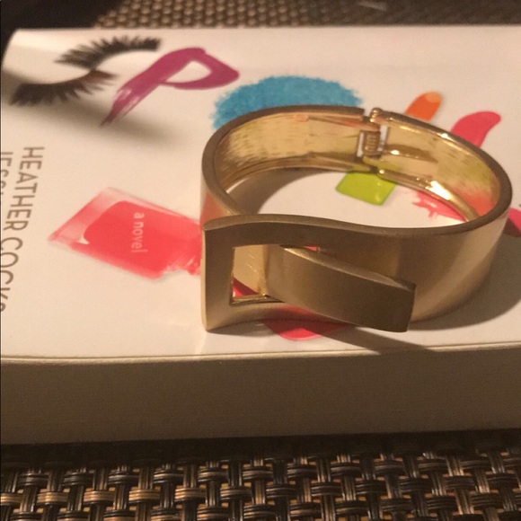 Fierce gold cuff - Picture 3 of 3